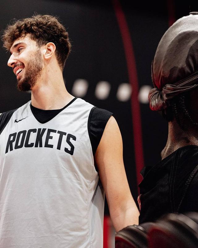 关于球员之间互相学习,不断提升技艺和水平的信息 关于球员之间互相学习,不断提升技艺和水平的信息