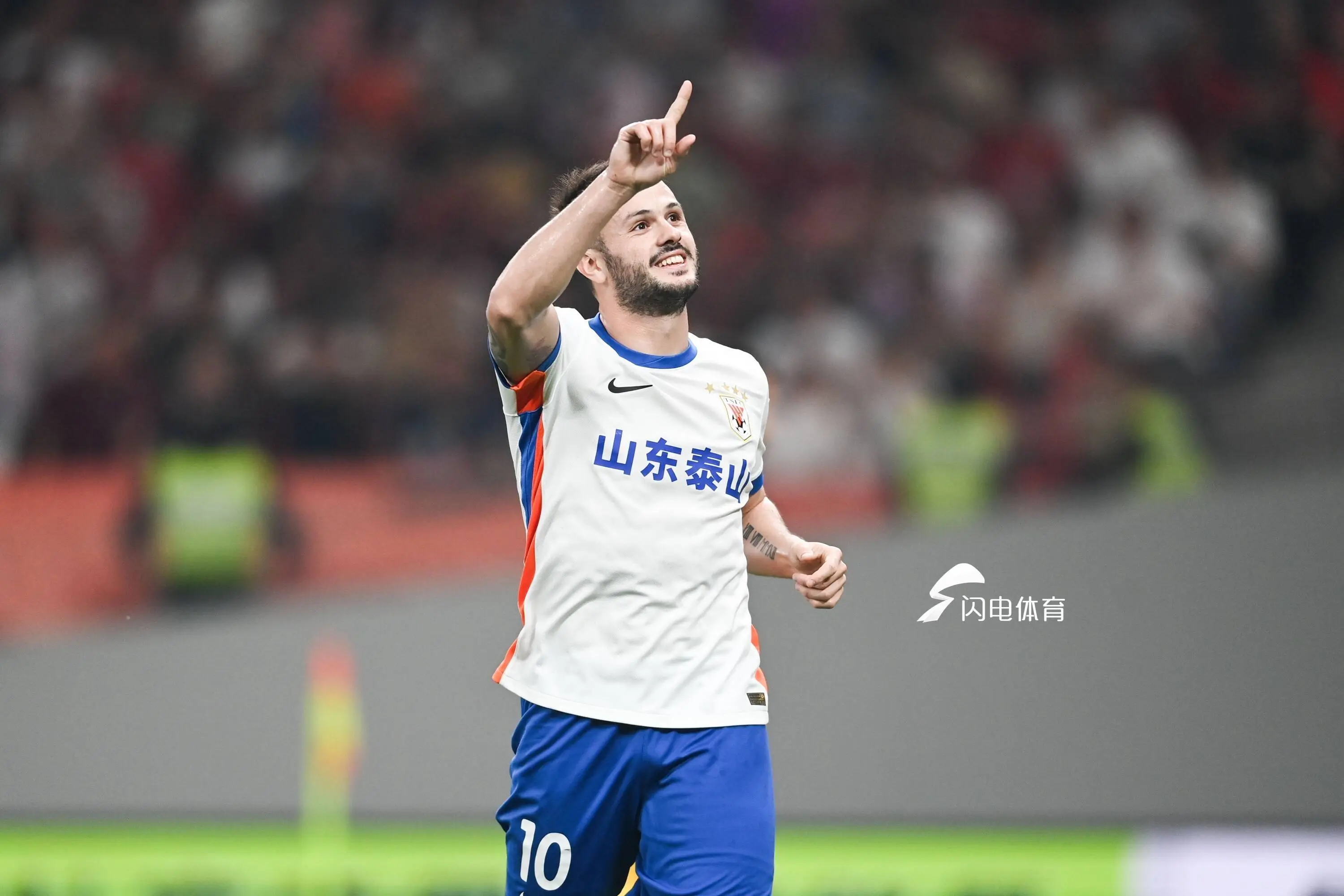 球队主场迎来重要比赛,备受瞩目 球队主场迎来重要比赛,备受瞩目