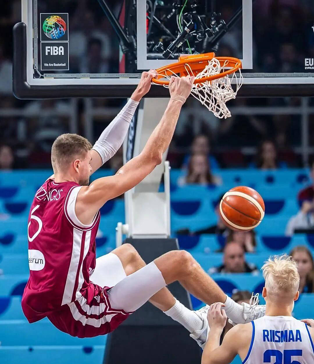 新星球员崭露头角助球队取胜 新星球员崭露头角助球队取胜