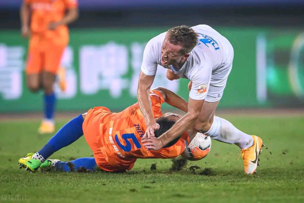 包含山东鲁能客场逼平深圳佳兆业,难分胜负的词条 包含山东鲁能客场逼平深圳佳兆业,难分胜负的词条