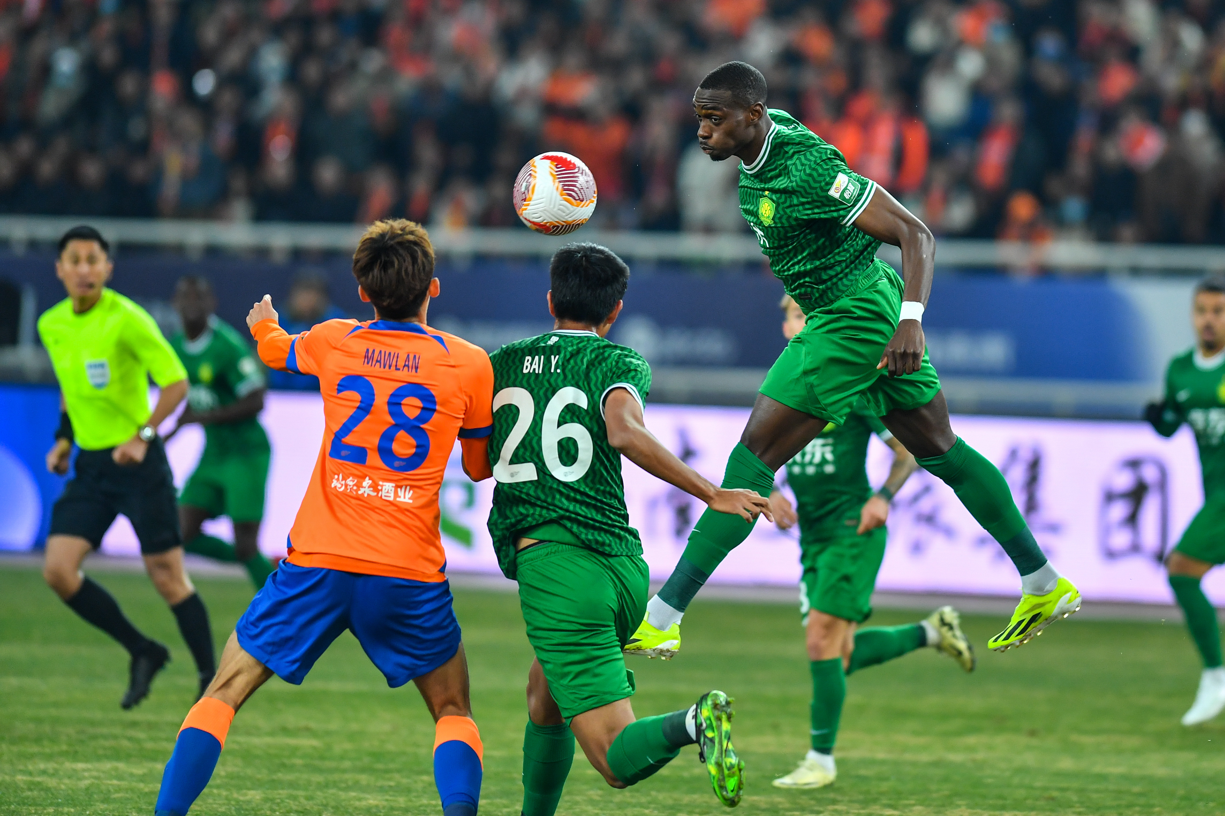 关于顶级足球职业联赛:本土球员发挥亮眼,助球队击败对手的信息 关于顶级足球职业联赛:本土球员发挥亮眼,助球队击败对手的信息