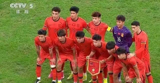 场面火爆！亚洲杯观众席沸腾不已的简单介绍