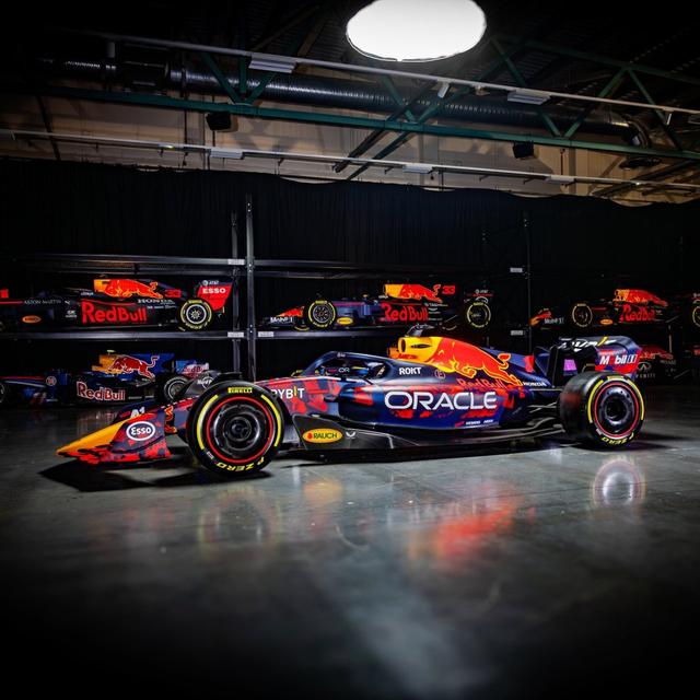 梅赛德斯完胜迈凯伦,汉密尔顿统治全场的简单介绍 梅赛德斯完胜迈凯伦,汉密尔顿统治全场的简单介绍