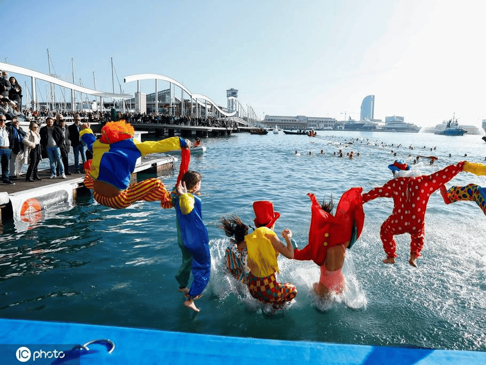 雷火电竞充值-西班牙选手在游泳比赛中夺金