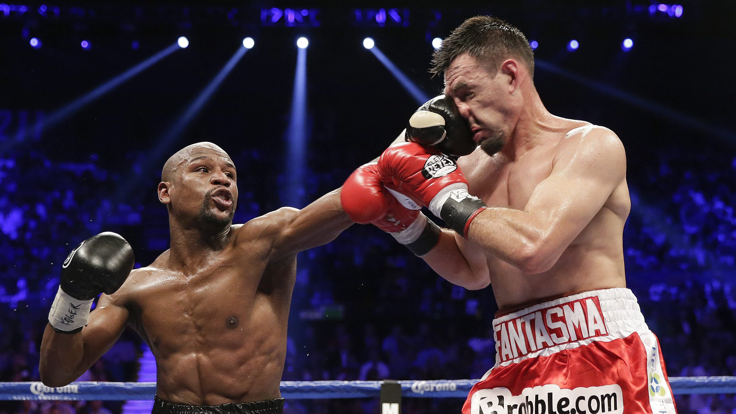 红色海洋中突围！保罗最后一分钟收剑入鞘，马刺关键战险胜辽宁