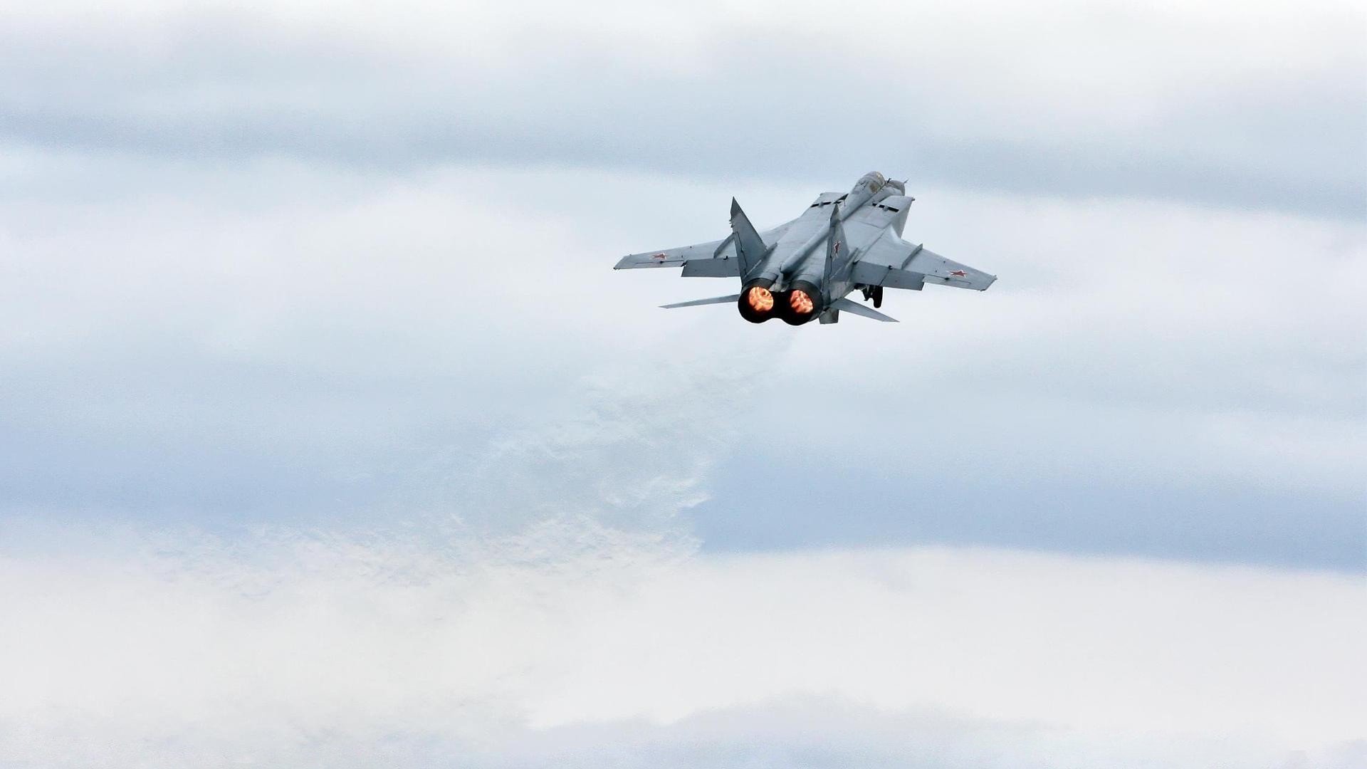 雷火电竞下载-双星闪耀！萨内单点爆破撕裂防线，贝蒂斯连线连续重击红龙