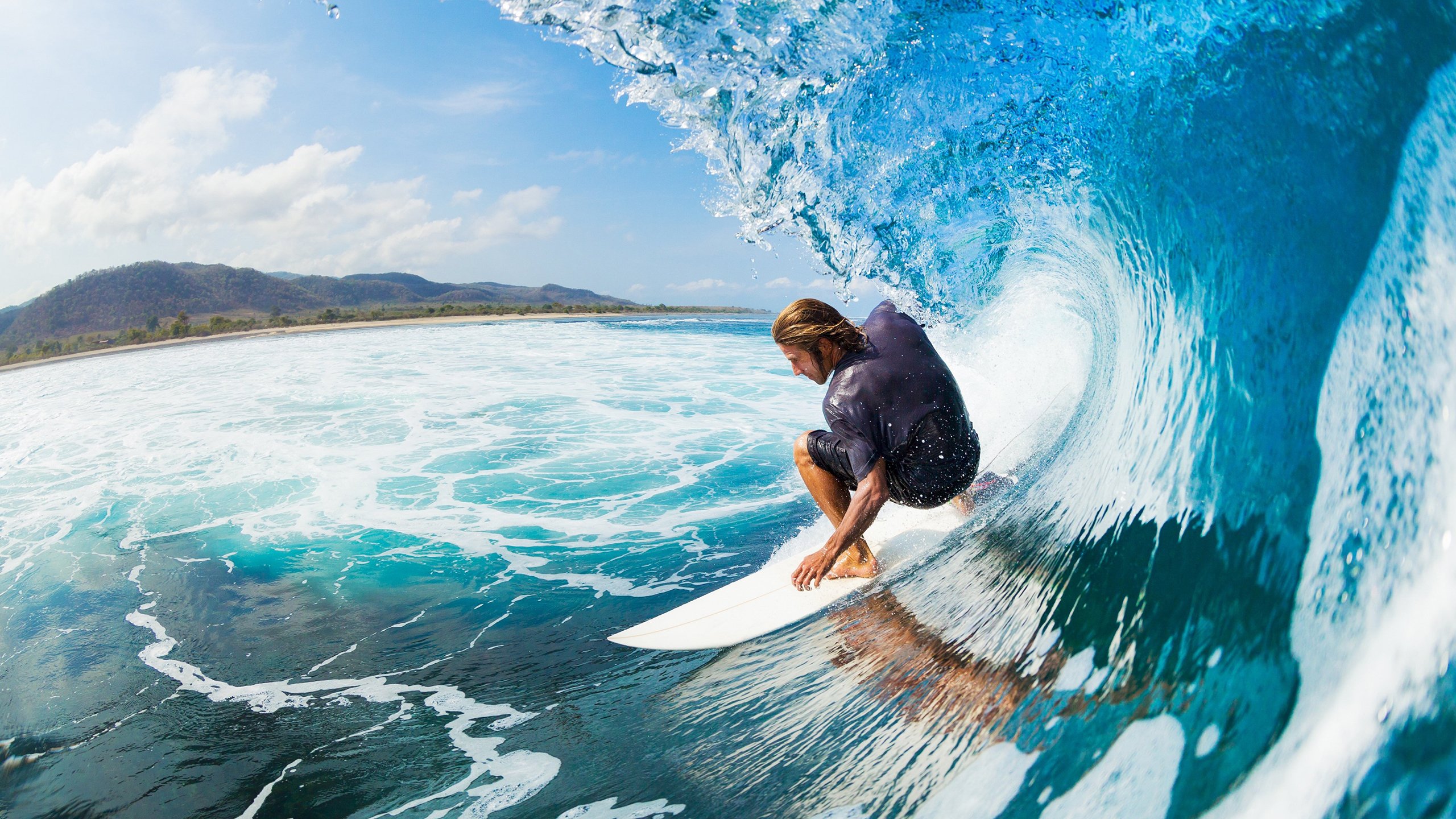 雷火电竞合作-新开端的硬仗，当赛道遇见球场，揭幕战如何定义未来？